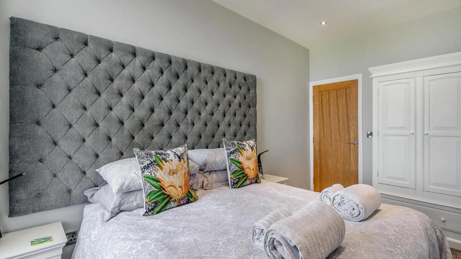 Whitby Sea View Apartment 0*,